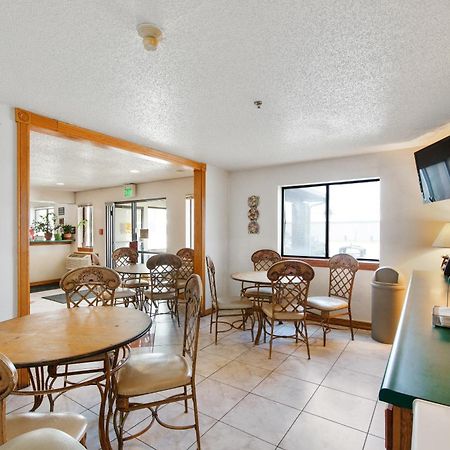 Oyo Hotel Portage I-94 Екстериор снимка