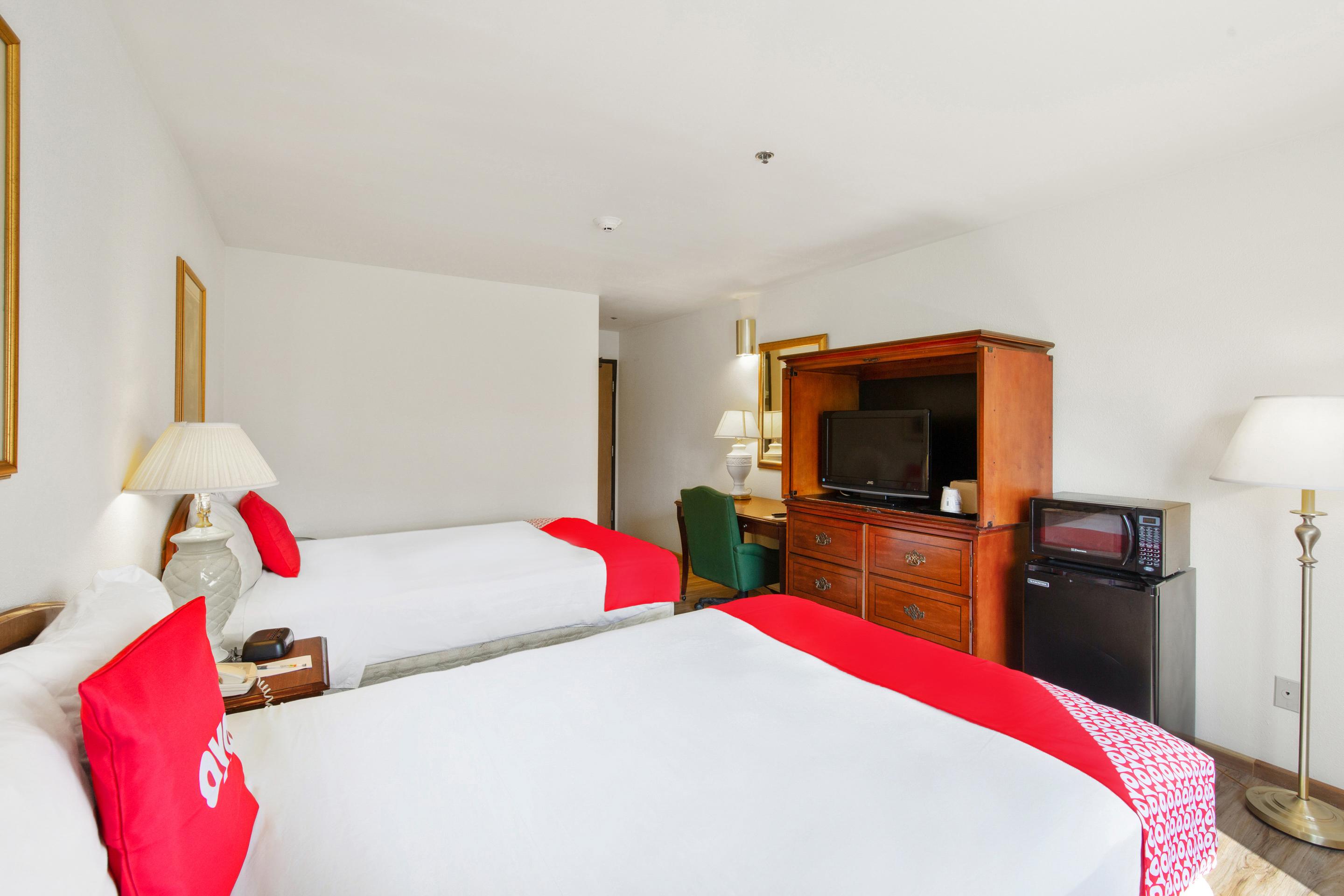 Oyo Hotel Portage I-94 Екстериор снимка