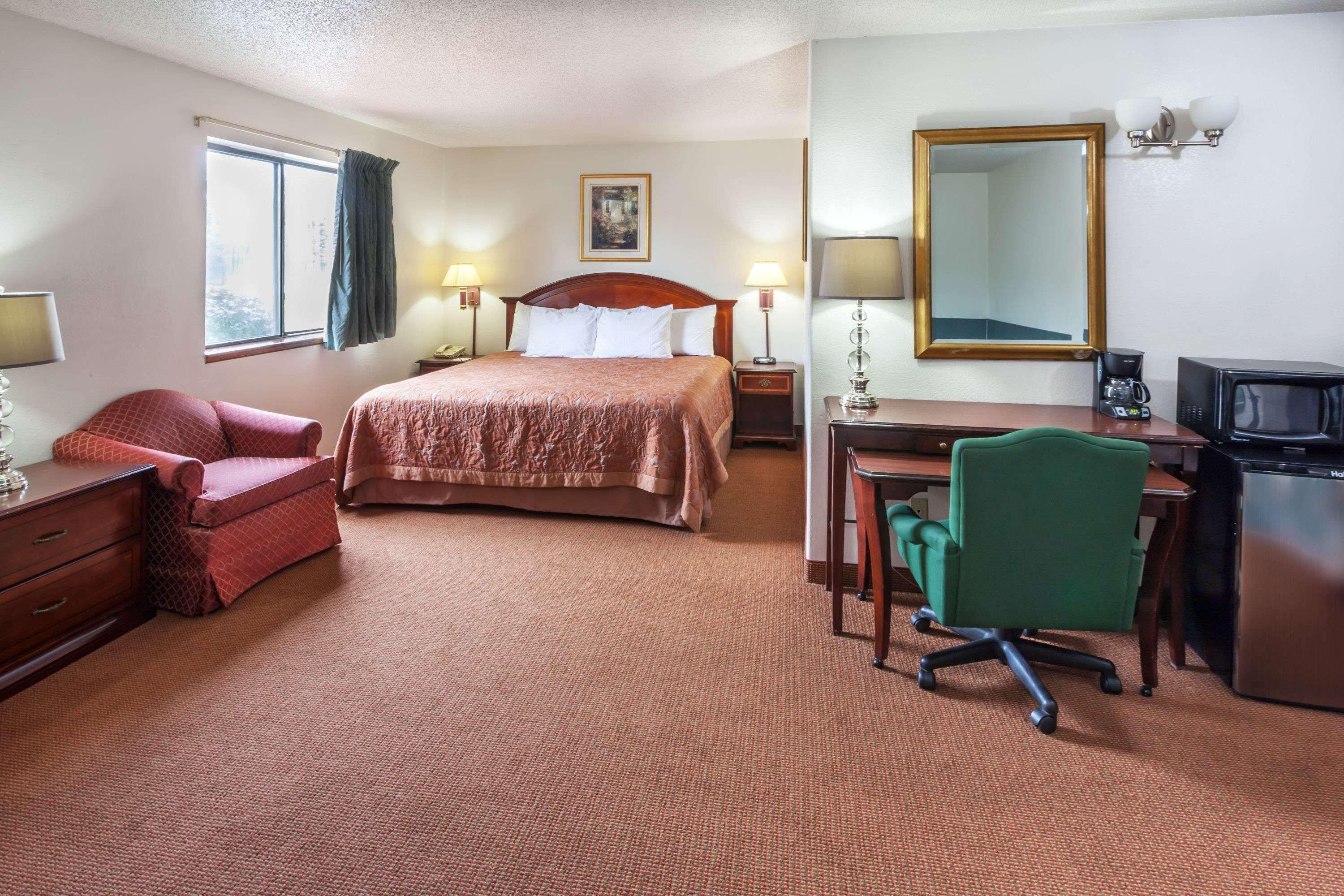 Oyo Hotel Portage I-94 Екстериор снимка