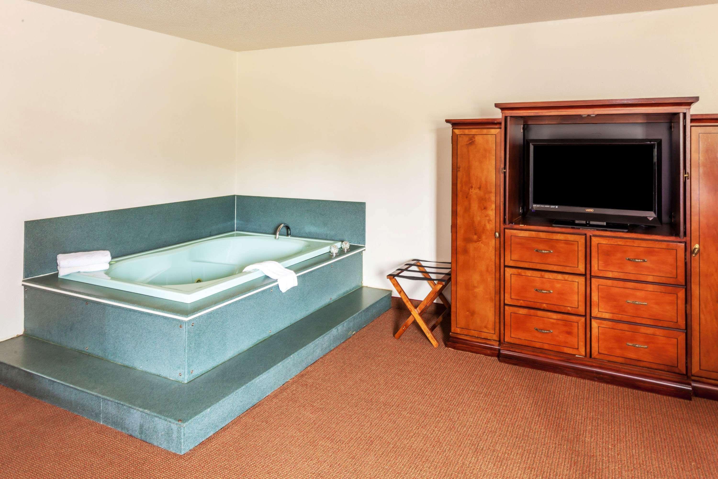 Oyo Hotel Portage I-94 Екстериор снимка