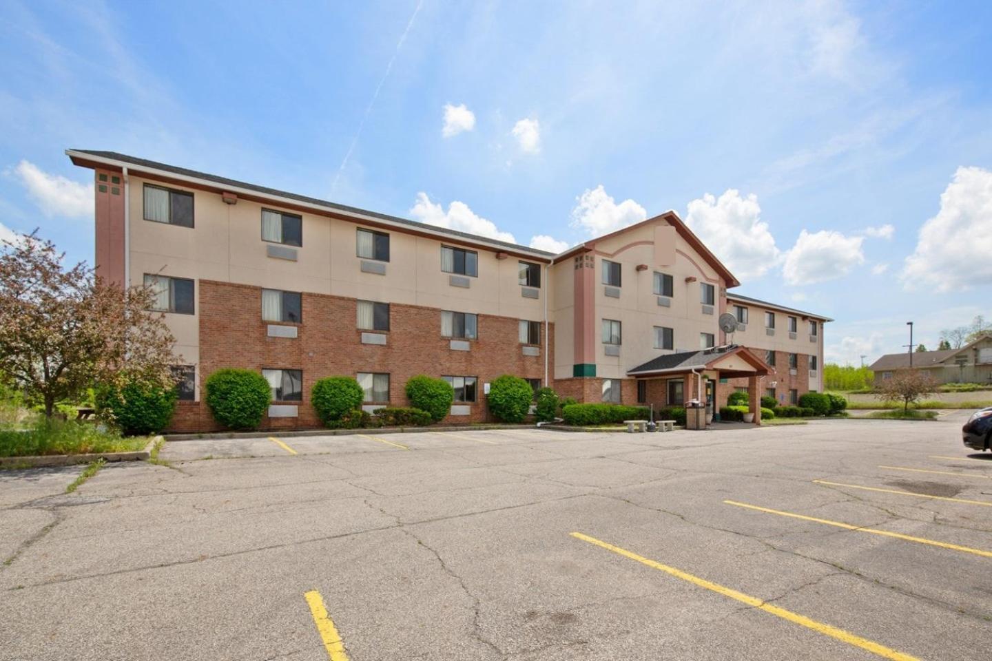 Oyo Hotel Portage I-94 Екстериор снимка