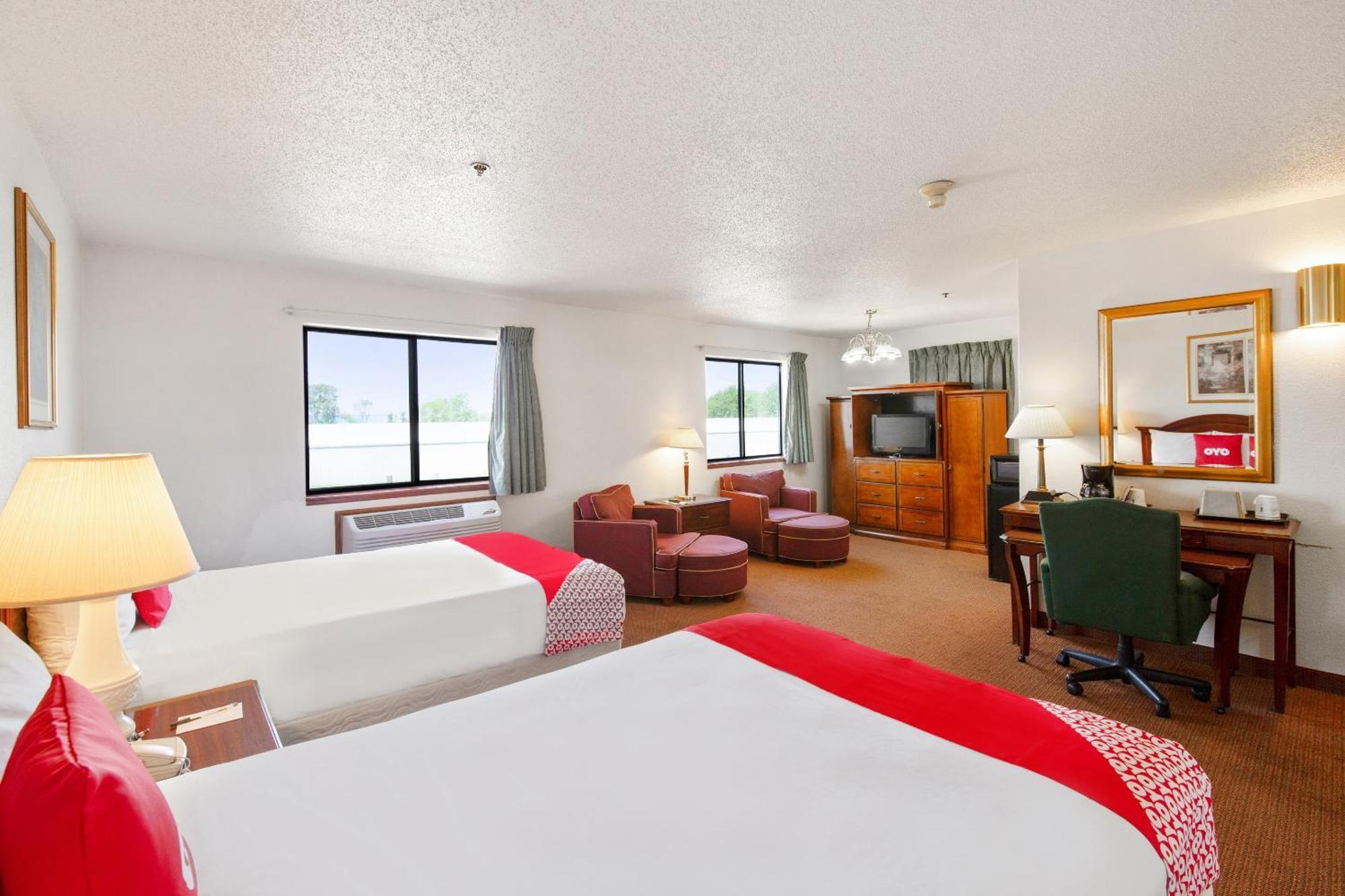 Oyo Hotel Portage I-94 Екстериор снимка
