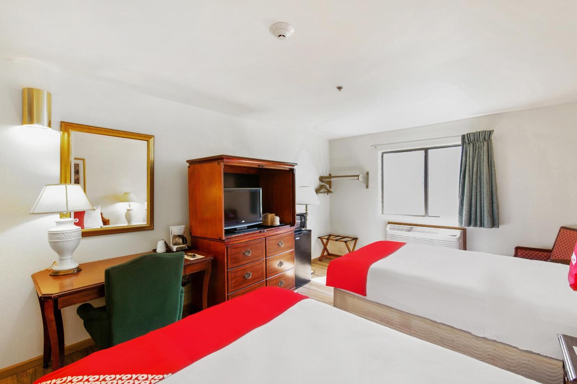 Oyo Hotel Portage I-94 Екстериор снимка