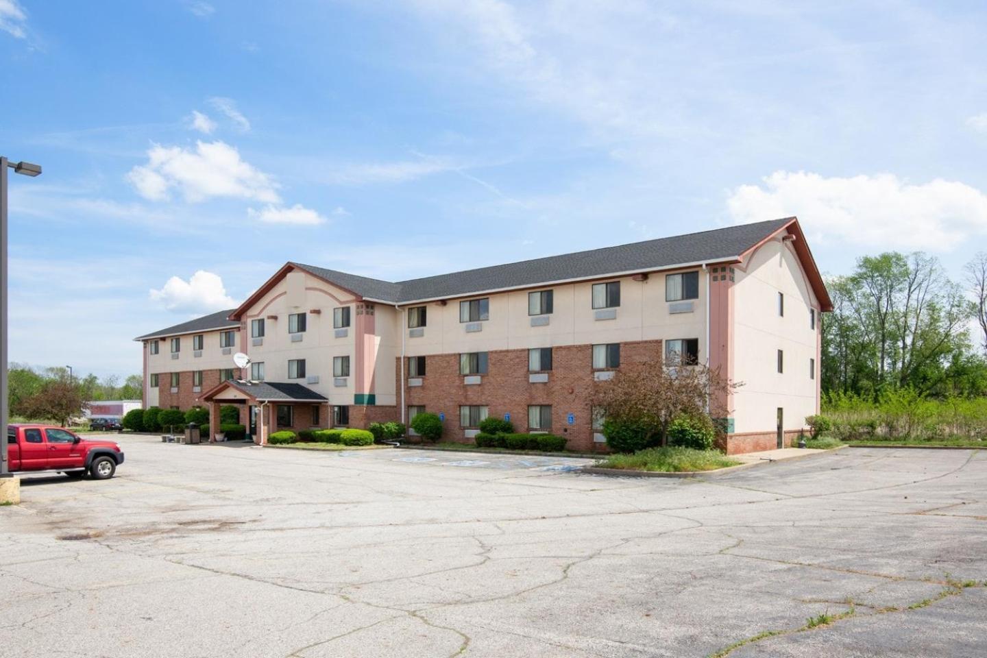 Oyo Hotel Portage I-94 Екстериор снимка