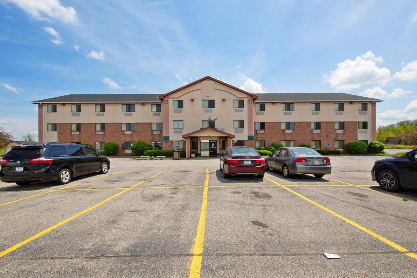 Oyo Hotel Portage I-94 Екстериор снимка