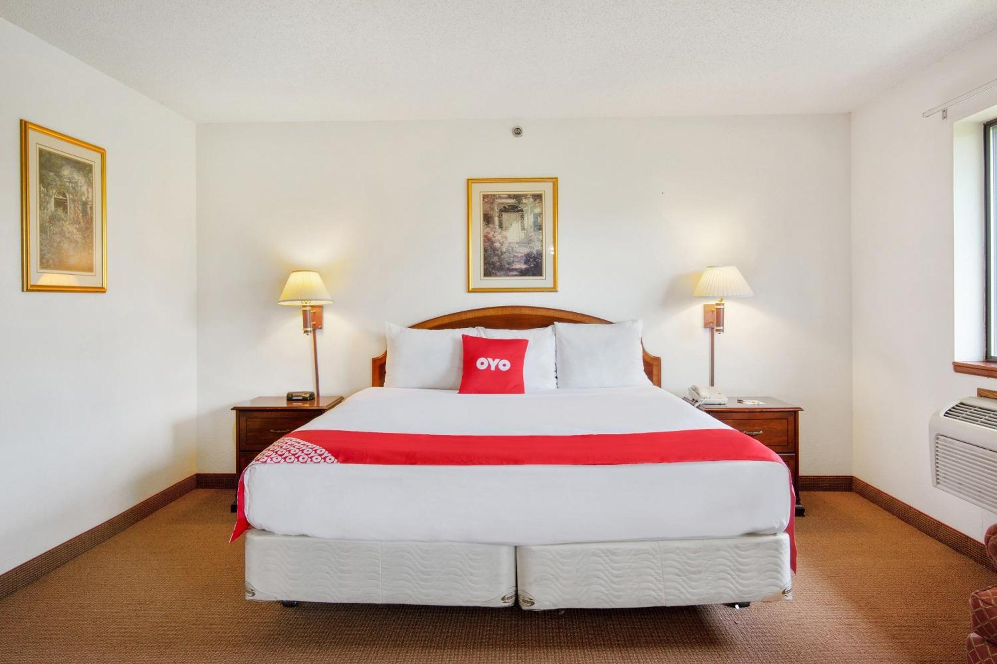 Oyo Hotel Portage I-94 Екстериор снимка