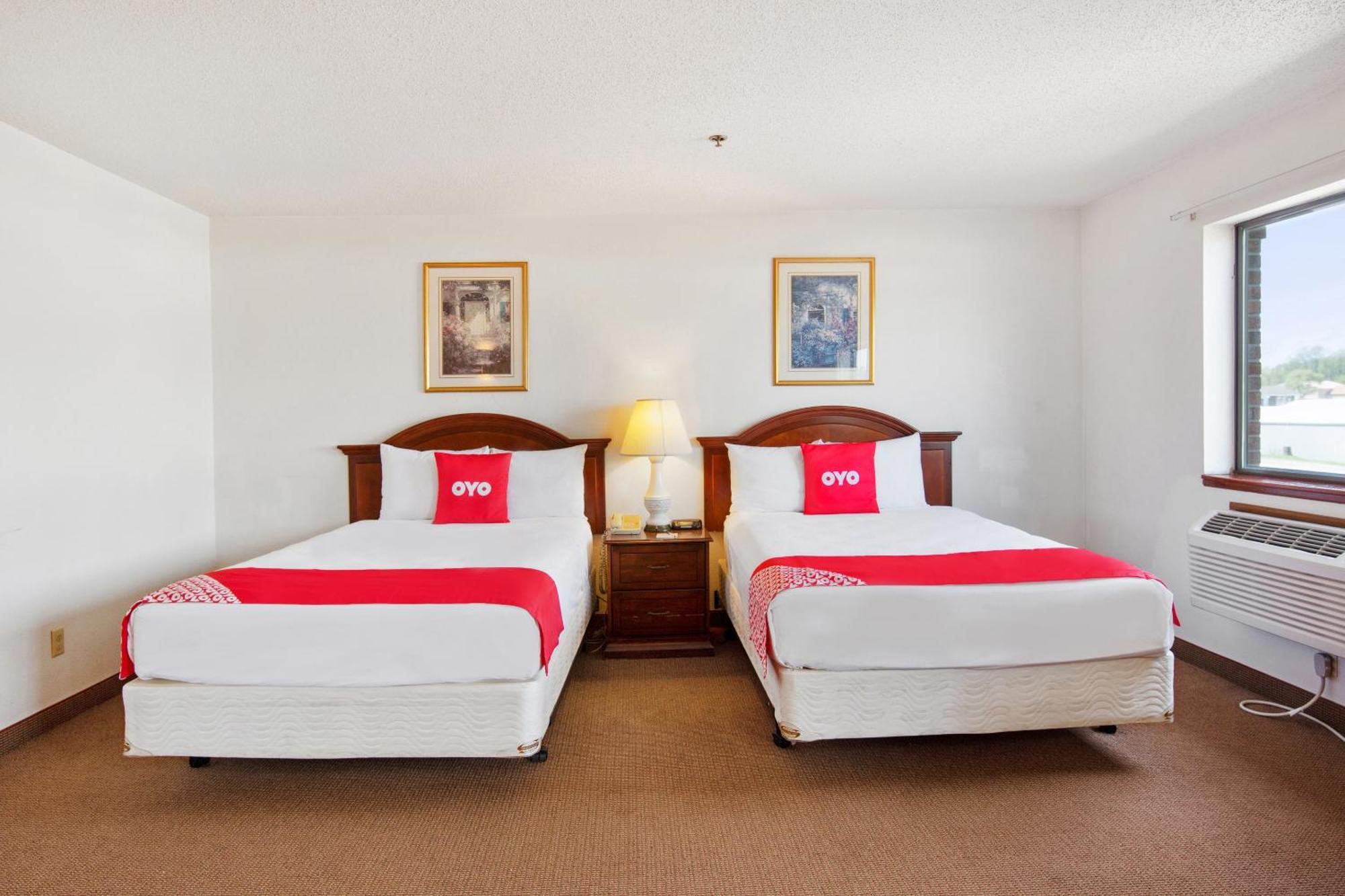 Oyo Hotel Portage I-94 Екстериор снимка