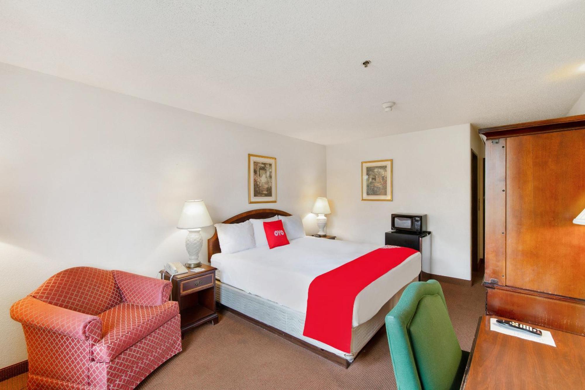 Oyo Hotel Portage I-94 Екстериор снимка