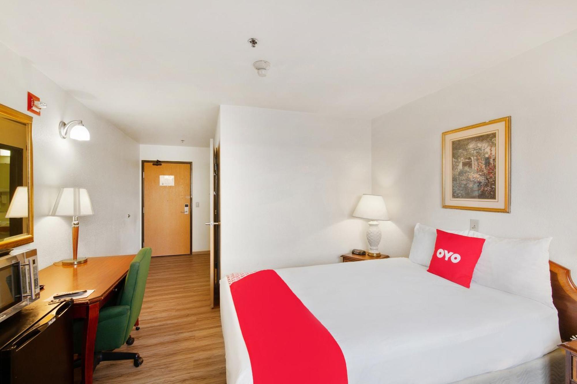 Oyo Hotel Portage I-94 Екстериор снимка