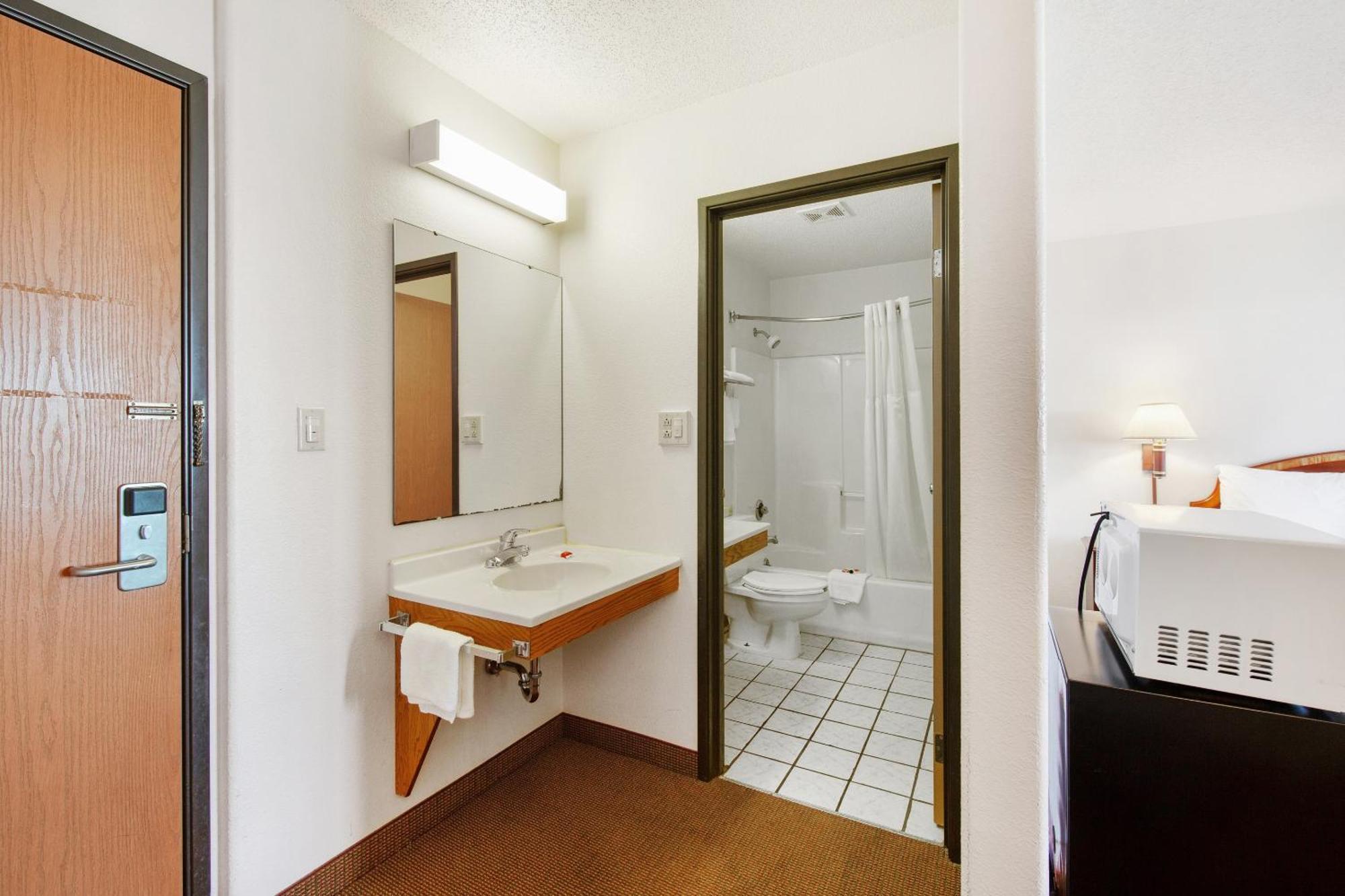 Oyo Hotel Portage I-94 Екстериор снимка