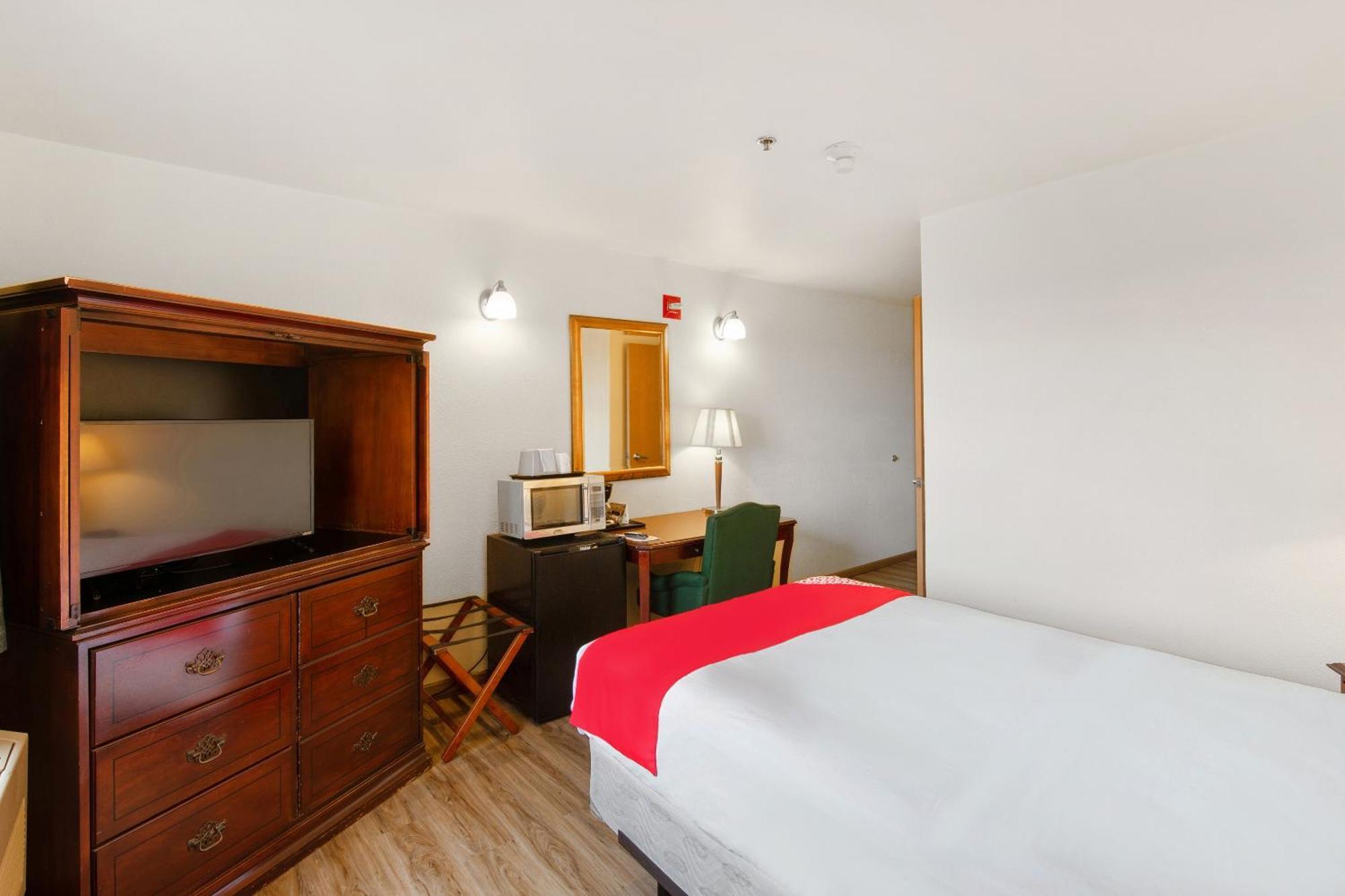 Oyo Hotel Portage I-94 Екстериор снимка