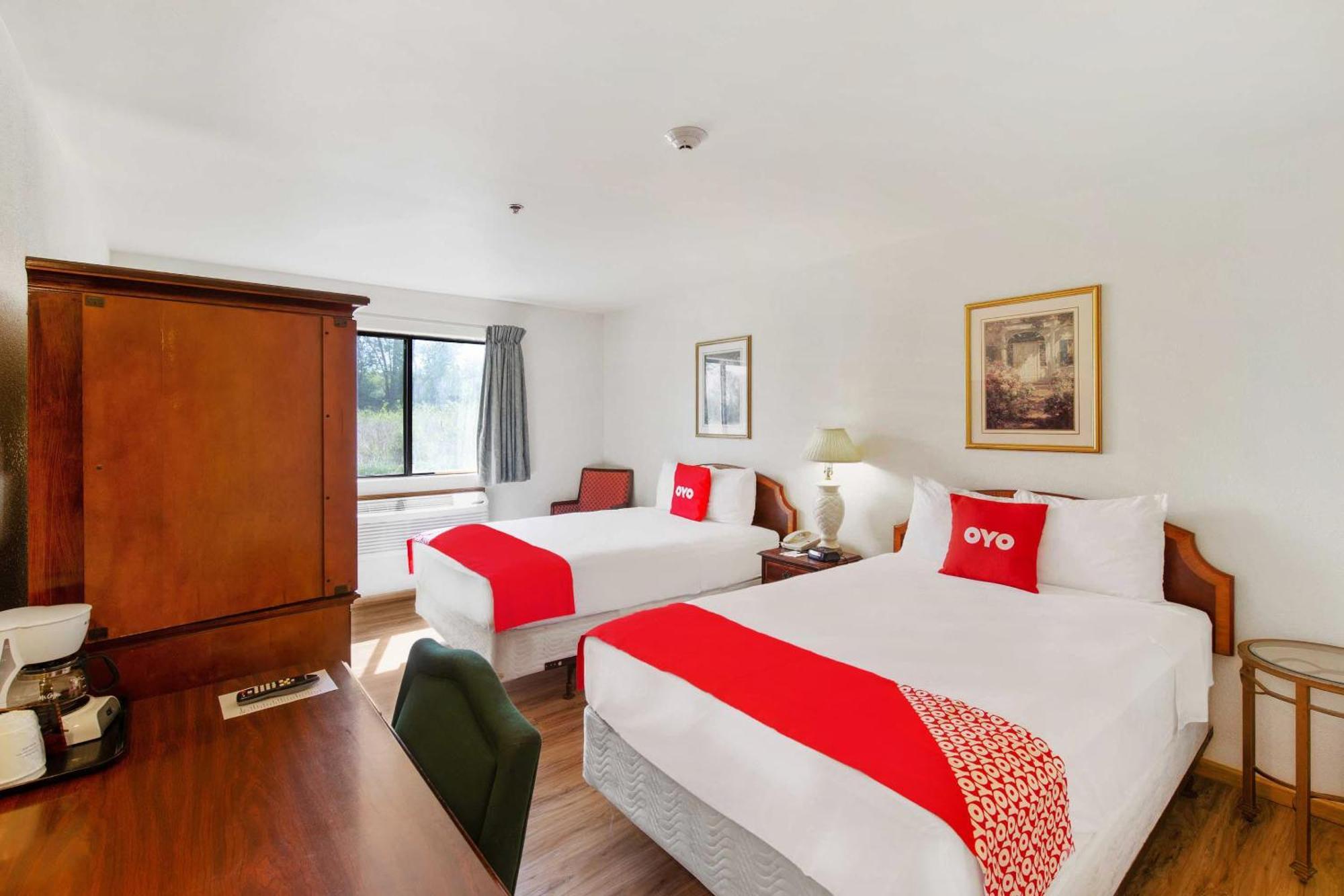 Oyo Hotel Portage I-94 Екстериор снимка
