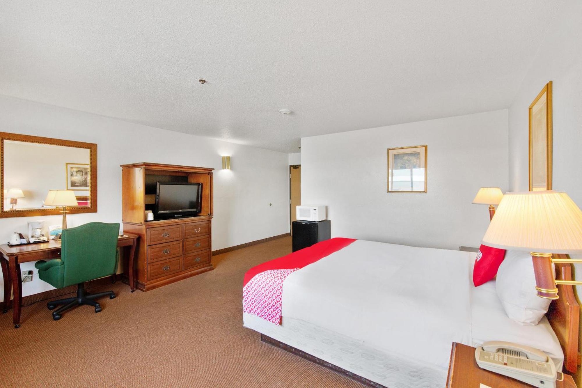 Oyo Hotel Portage I-94 Екстериор снимка
