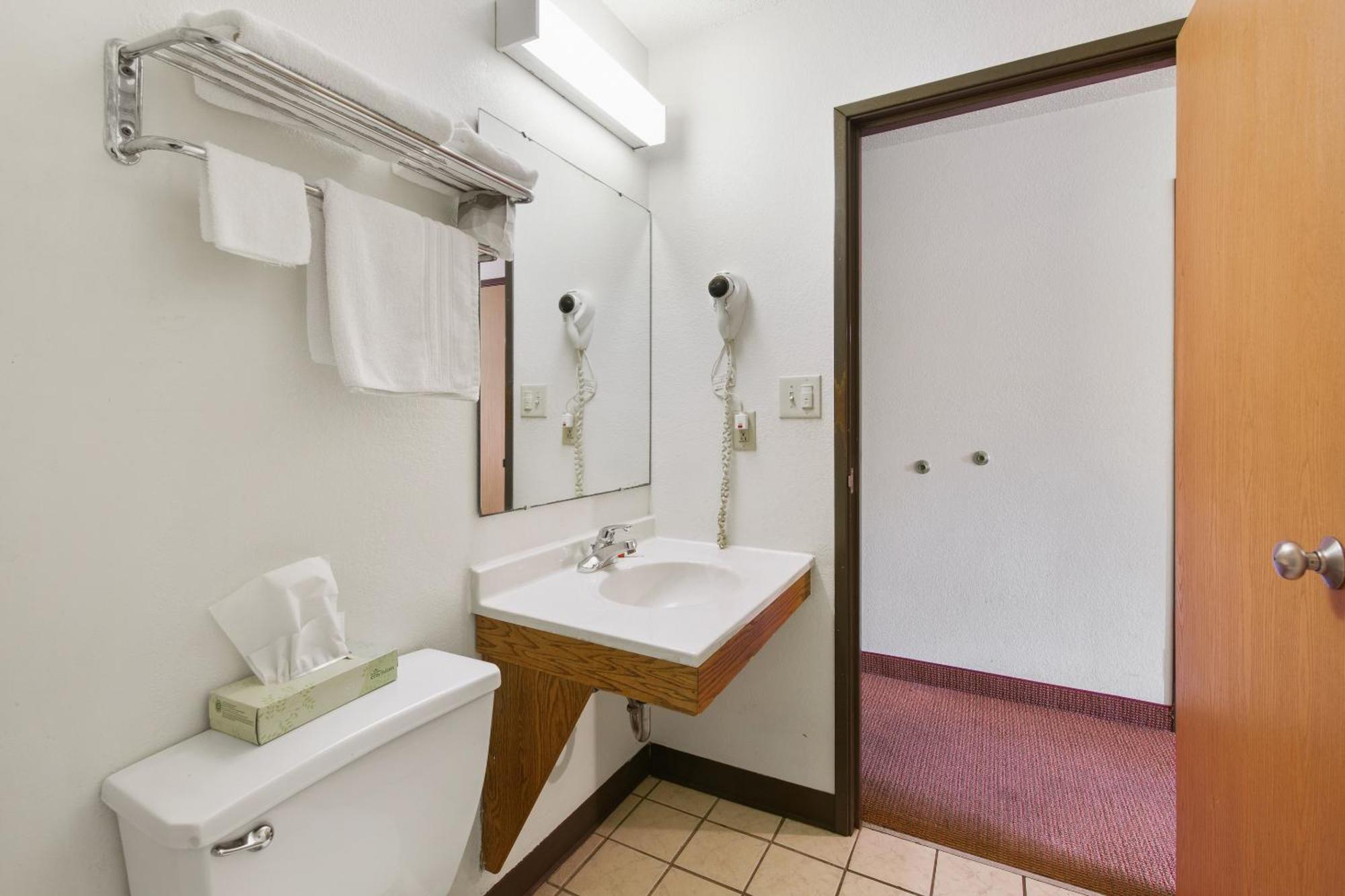 Oyo Hotel Portage I-94 Екстериор снимка