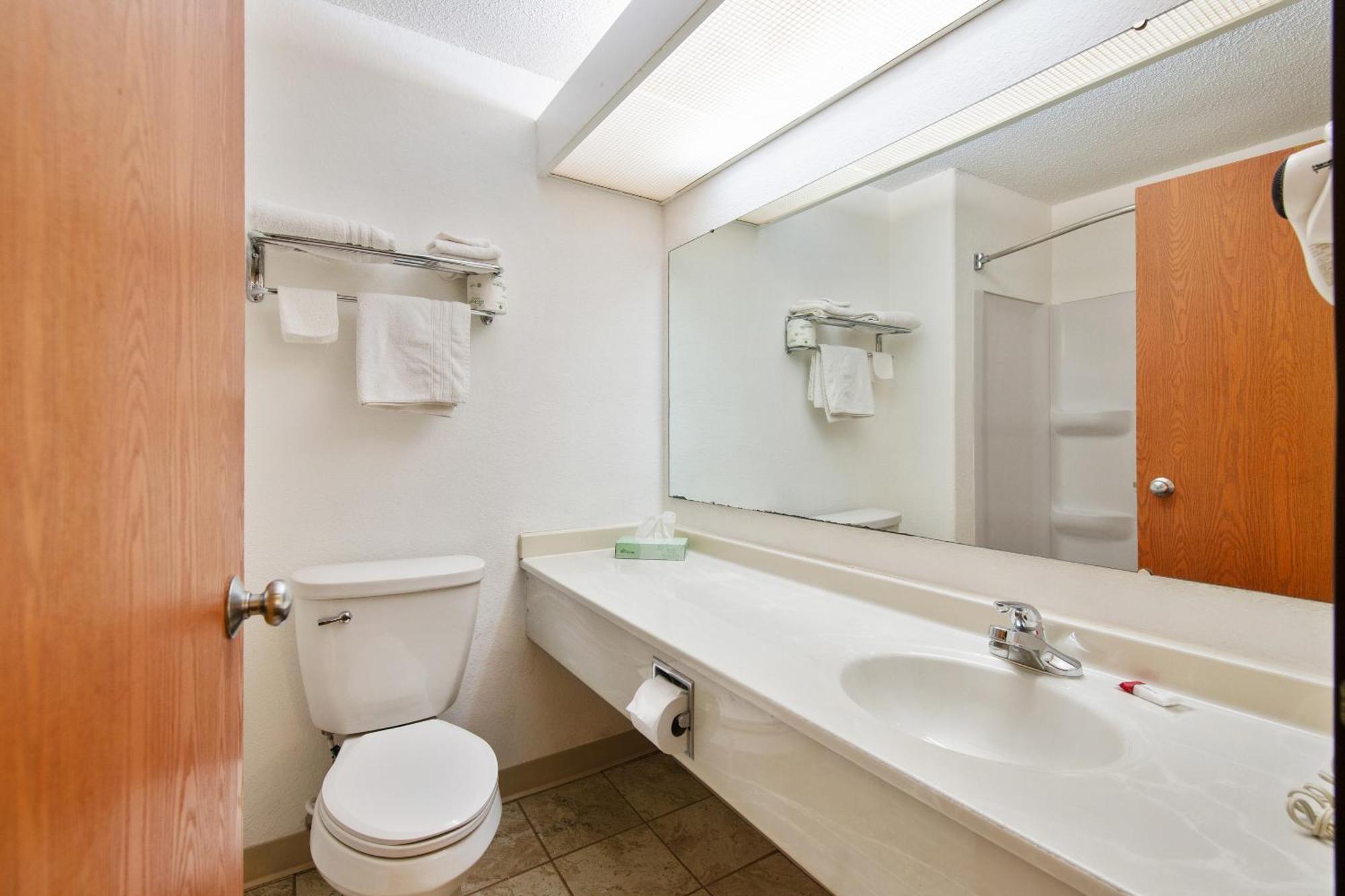 Oyo Hotel Portage I-94 Екстериор снимка