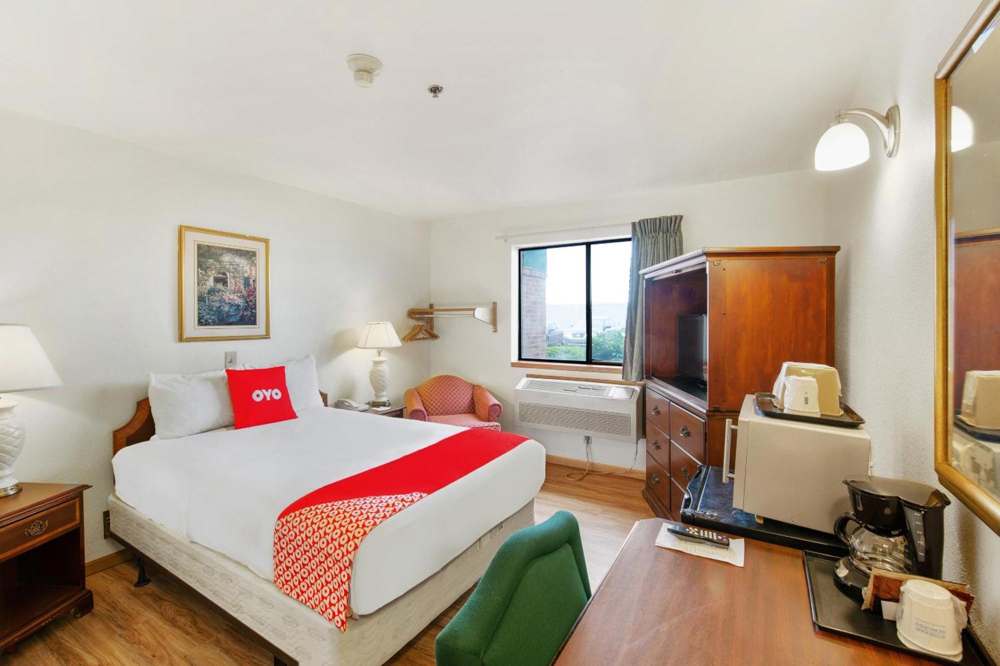 Oyo Hotel Portage I-94 Екстериор снимка