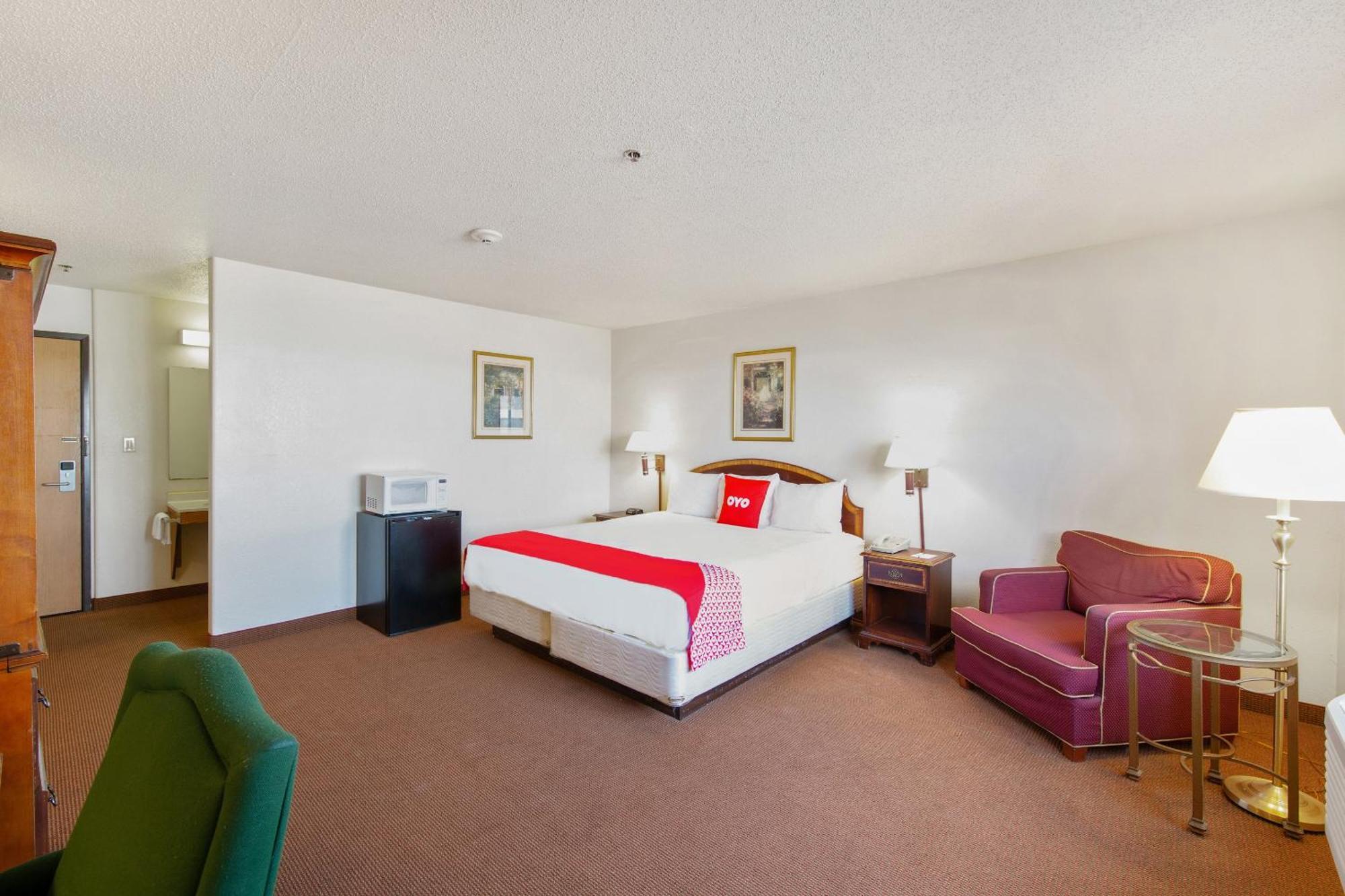 Oyo Hotel Portage I-94 Екстериор снимка