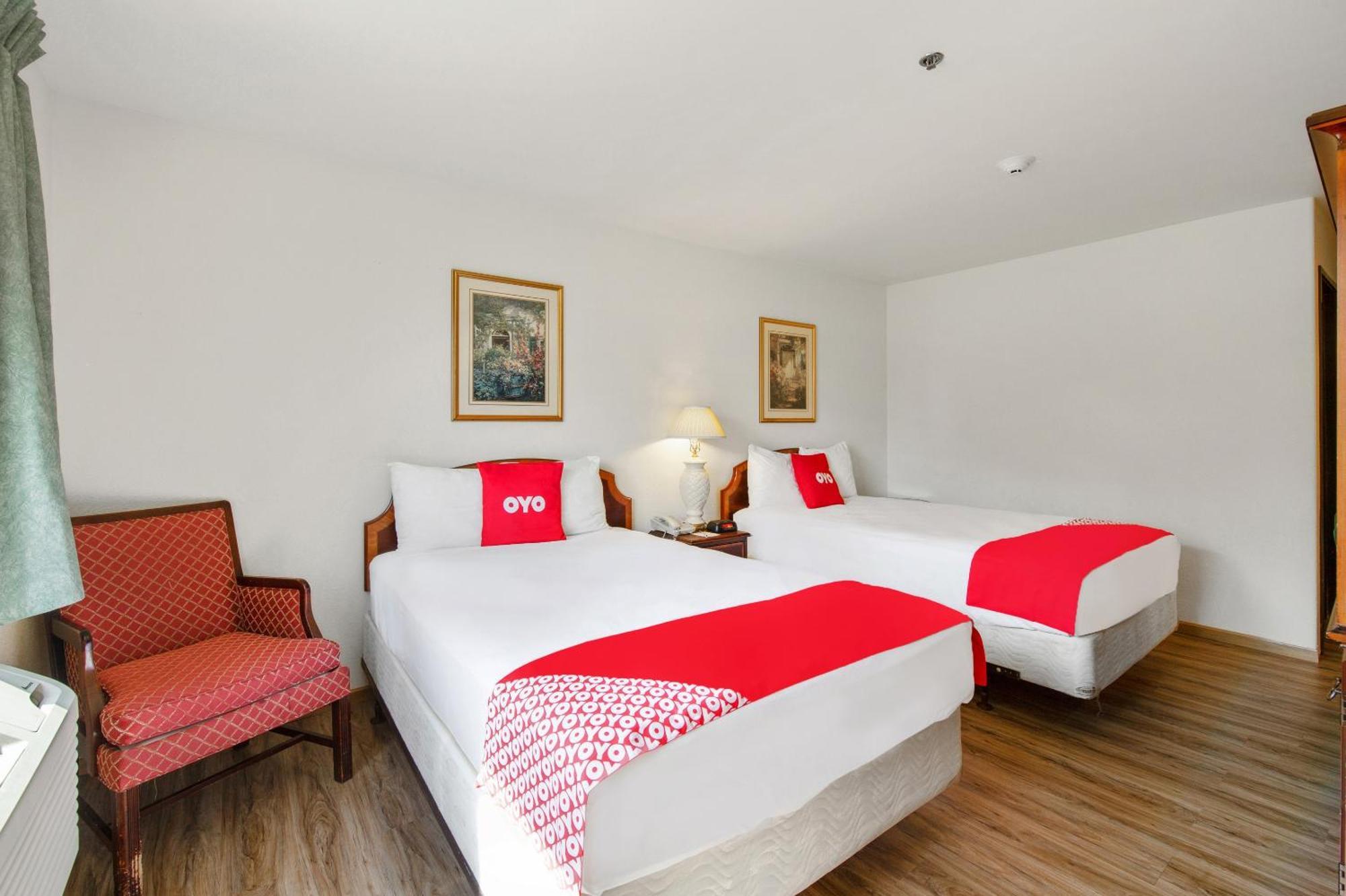 Oyo Hotel Portage I-94 Екстериор снимка