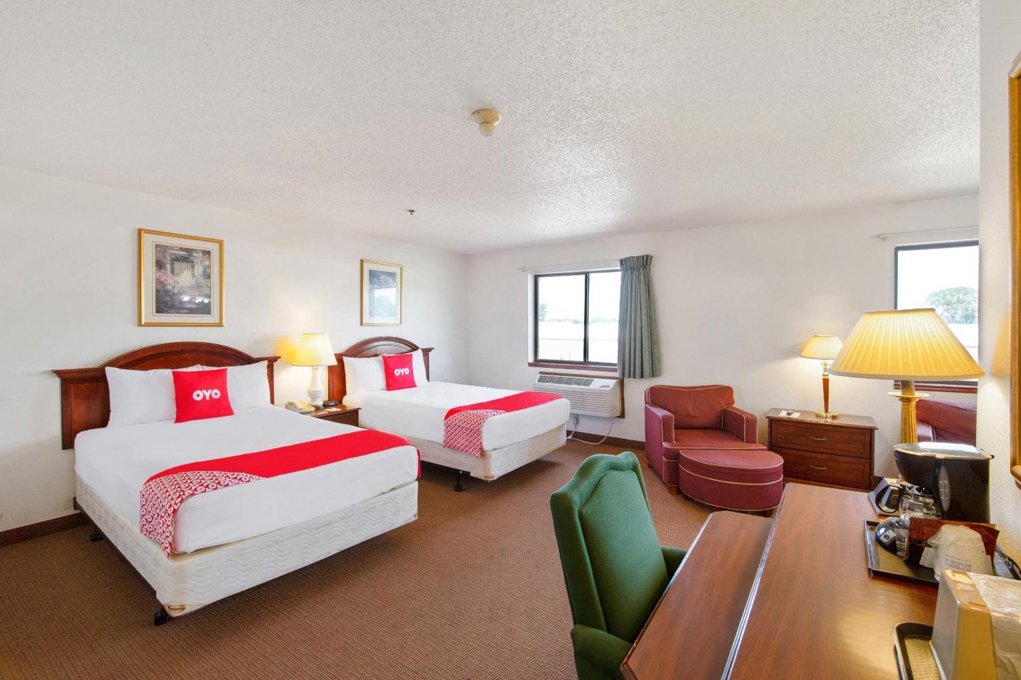 Oyo Hotel Portage I-94 Екстериор снимка