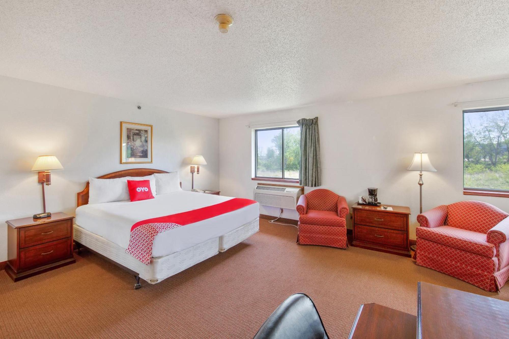 Oyo Hotel Portage I-94 Екстериор снимка